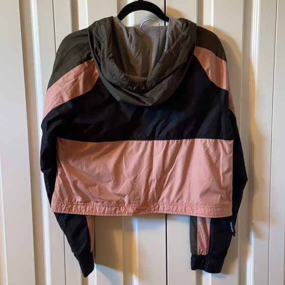 Women’s Hollister Cropped Windbreaker - Picture 2 of 2